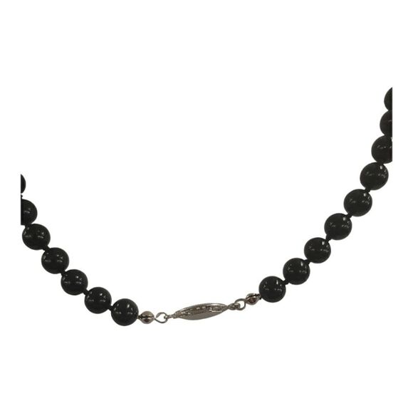 LADIE'S HAND KNOTTED STONE BEADED BLACK NECKLACE WITH CHROME PENDANT. NWOT - Picture 3 of 3